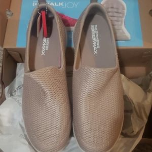 New Skechers Go Walk Joy Slip Ons Dz. 9